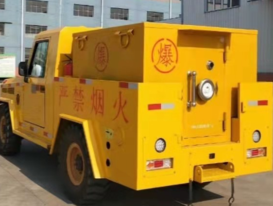 荣县凯龙爆破器材运输车：保障爆破任务的安全运行